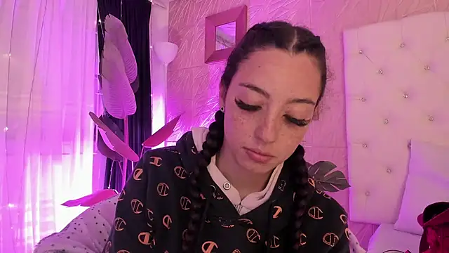 sadashi moon  online show from March 20, 12:30 am