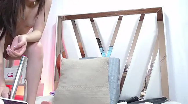 dafne queenn online show from March 6, 3:45 pm