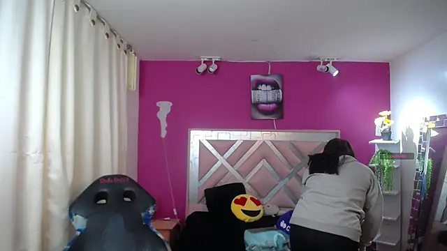 Snapshot of Naiara_Sex_ chatting on December 27, 12:56 pm Naiara Sex online show from December 27, 12:56 pm