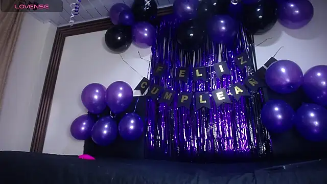 AnnieScott  online show from November 18, 7:40 pm