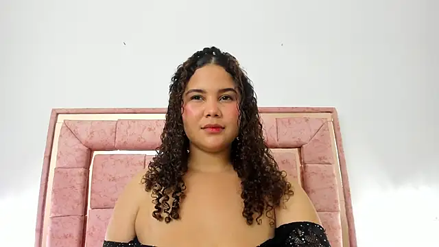 zoee lovv online show from December 7, 6:32 am