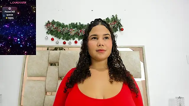 zoee lovv online show from December 7, 12:45 pm