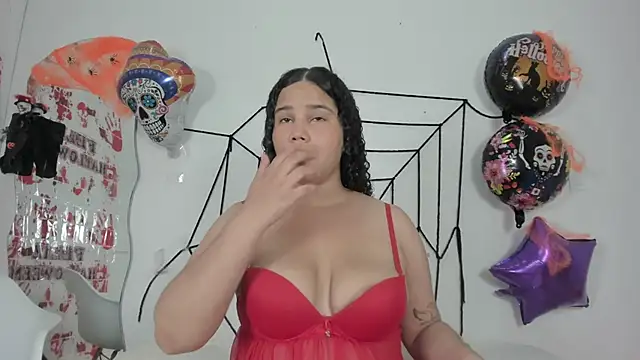 zoee lovv online show from October 8, 3:04 am