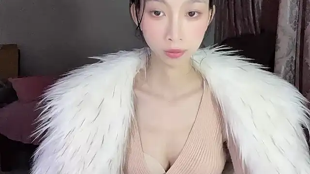 Lili-2 online show from February 18, 3:43 pm