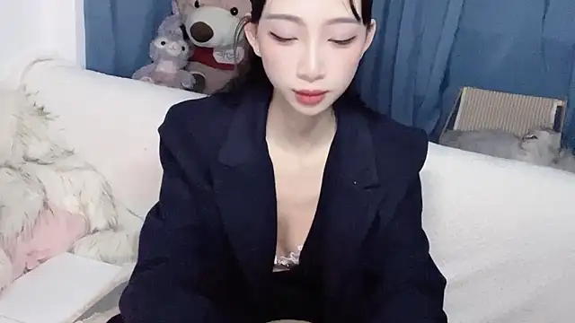 Lili-2 online show from November 23, 4:18 pm