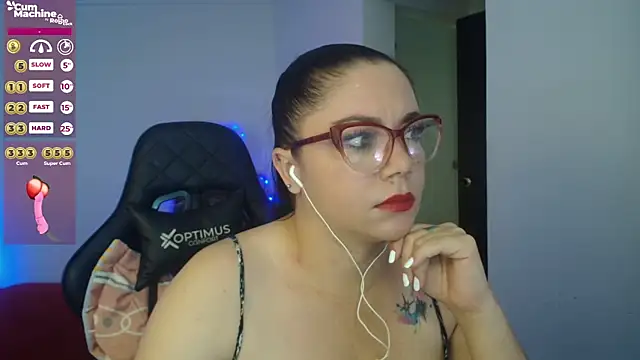 Snapshot of Madame_Shein_ chatting on December 4, 10:19 pm Madame Shein online show from December 4, 10:19 pm