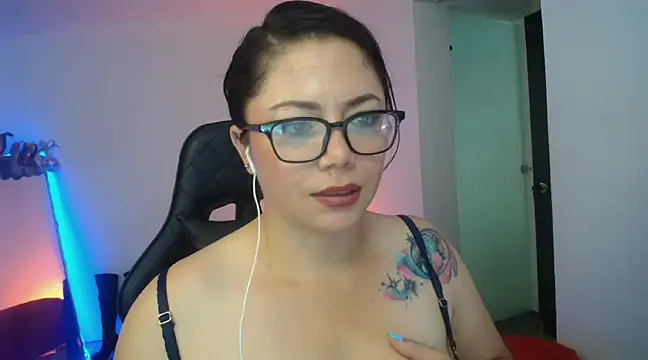 Snapshot of Madame_Shein_ chatting on February 17, 12:38 pm Madame Shein online show from February 17, 12:38 pm