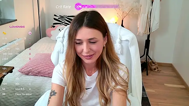 Sophie Enzo online show from February 3, 9:50 pm