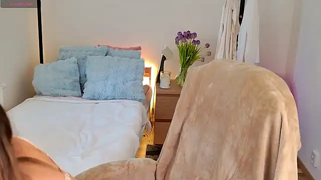 Sophie Enzo online show from March 6, 11:03 am