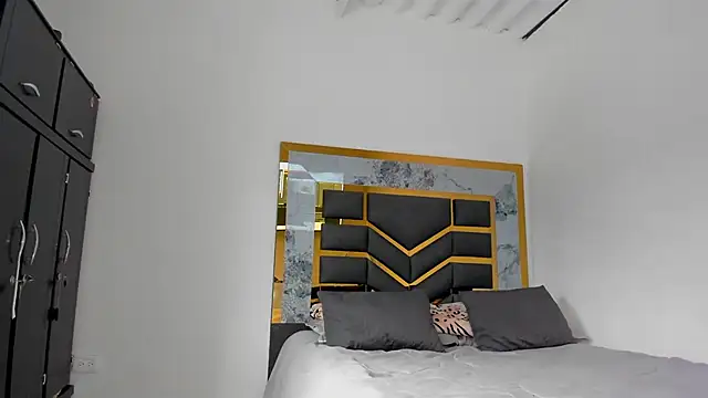 MattDevon online show from October 4, 10:19 pm