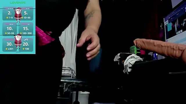 Snapshot of bigassruby45 chatting on December 19, 12:02 am bigassruby45 online show from December 19, 12:02 am