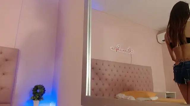 alice sofia online show from October 3, 12:02 pm