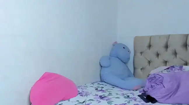 Snapshot of StassieBell chatting on January 22, 9:46 am StassieBell online show from January 22, 9:46 am