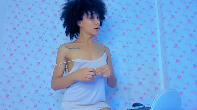 Snapshot of StassieBell chatting on September 16, 3:35 pm StassieBell online show from September 16, 3:35 pm