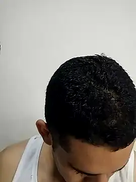 Snapshot of CRISTHIAN_GREY01 chatting on December 27, 5:42 am CRISTHIAN GREY01 online show from December 27, 5:42 am