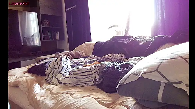 Snapshot of snowpanter chatting on February 17, 7:47 am snowpanter online show from February 17, 7:47 am