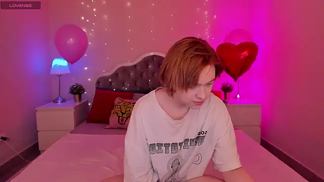 fiamoory online show from March 9, 8:18 am