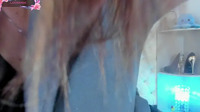  jade white  online show from March 13, 12:35 pm