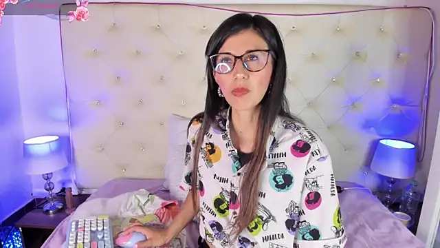  jade white  online show from March 17, 12:35 pm