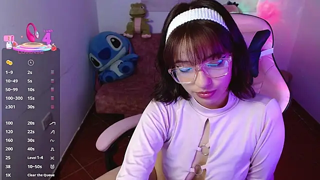 Snapshot of evie_cloud chatting on February 28, 1:37 am evie cloud online show from February 28, 1:37 am