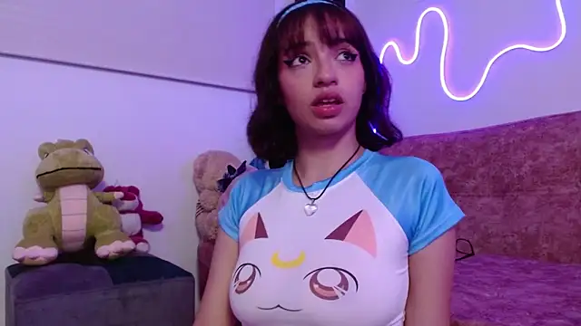 Snapshot of evie_cloud chatting on March 19, 4:36 am evie cloud online show from March 19, 4:36 am