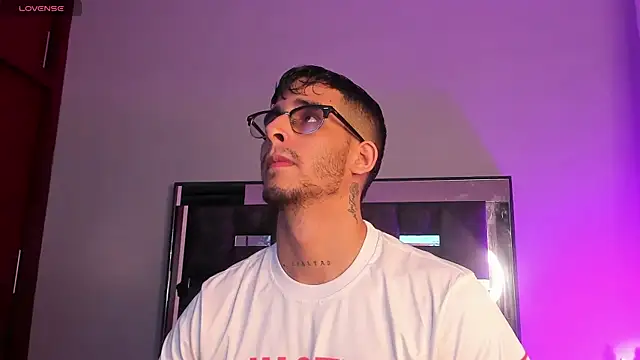 iamcamiloo  online show from March 7, 4:24 am