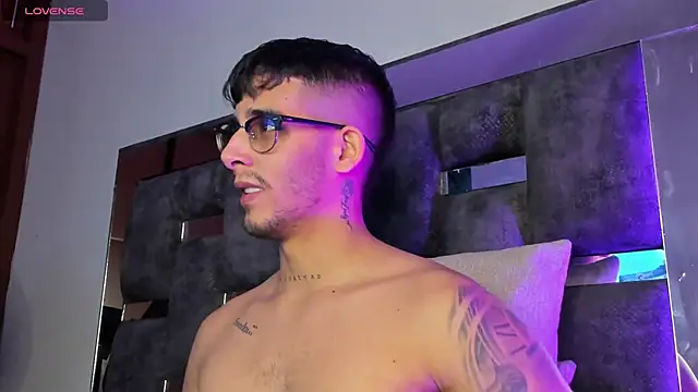 iamcamiloo  online show from March 19, 12:48 am