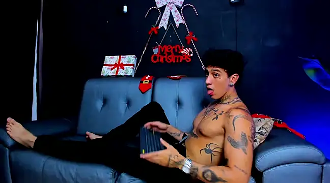 JUSTIN FULLER1 online show from December 6, 4:28 pm