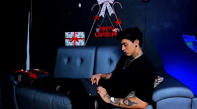 JUSTIN FULLER1 online show from December 11, 12:55 pm