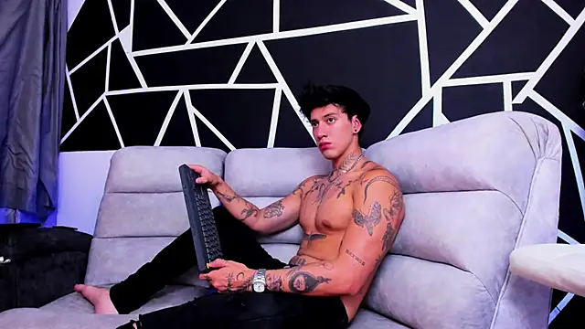 JUSTIN FULLER1 online show from February 12, 7:45 pm