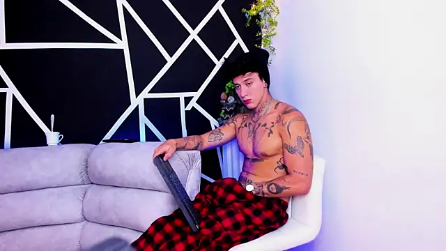 JUSTIN FULLER1 online show from February 13, 11:15 pm