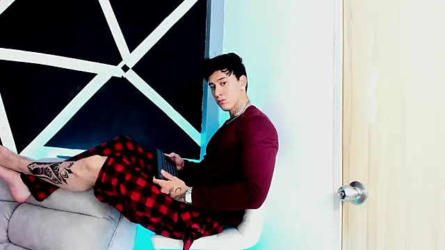 JUSTIN FULLER1 online show from September 22, 6:43 pm