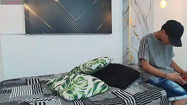 JordanAndAndrew online show from November 8, 8:18 pm