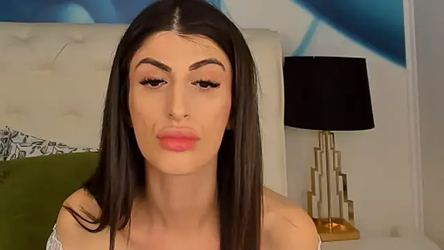 SkinnyDolly online show from March 14, 10:05 pm