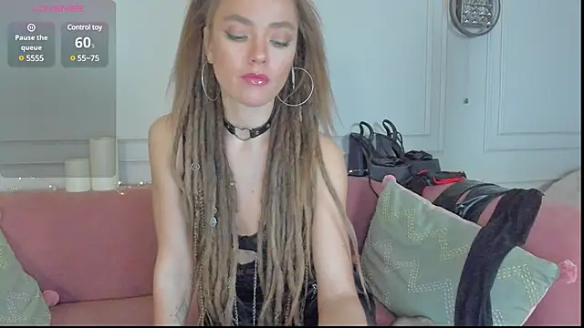 Snapshot of KellyFouler chatting on February 5, 1:33 pm KellyFouler online show from February 5, 1:33 pm