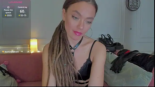 Snapshot of KellyFouler chatting on February 9, 2:18 pm KellyFouler online show from February 9, 2:18 pm