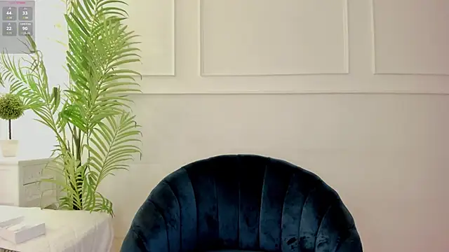 Abril Storm online show from March 21, 9:45 pm