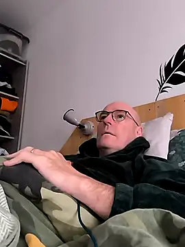 bogland33 online show from March 4, 8:02 am