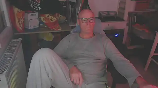 bogland33 online show from March 4, 10:27 pm