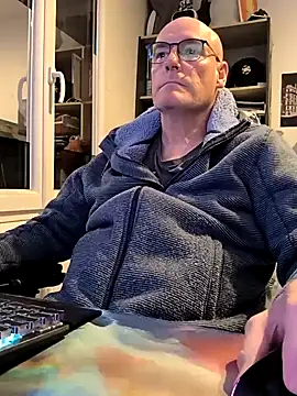 bogland33 online show from March 11, 8:09 pm