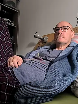 bogland33 online show from September 12, 7:30 am