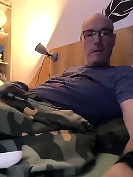 bogland33 online show from September 19, 9:26 pm