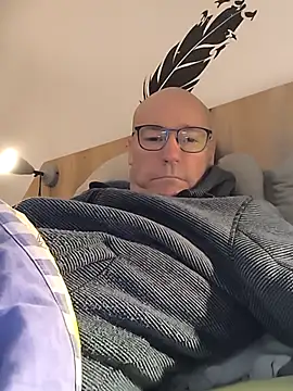 bogland33 online show from November 16, 7:52 pm