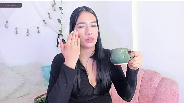 Sara Kurt online show from January 3, 1:03 pm