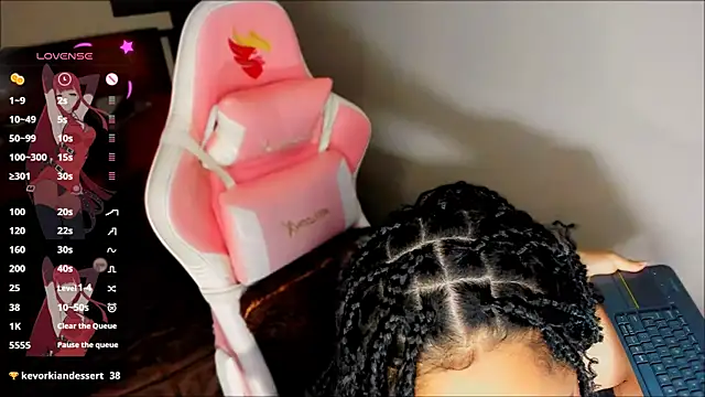 Snapshot of MimiRodriguez chatting on March 5, 10:44 am MimiRodriguez online show from March 5, 10:44 am