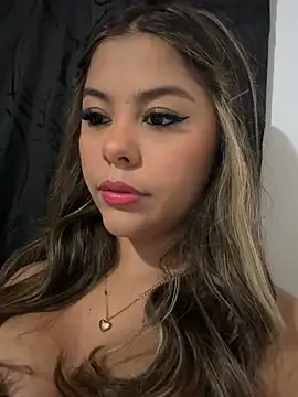 tuckersabrina online show from December 14, 8:45 am