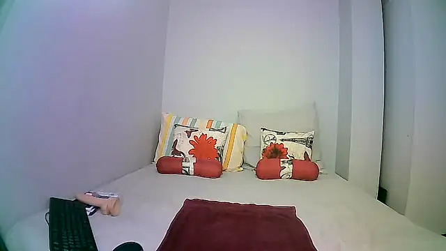 Snapshot of Down_to_earth_girl chatting on January 2, 7:23 am Down to earth girl online show from January 2, 7:23 am