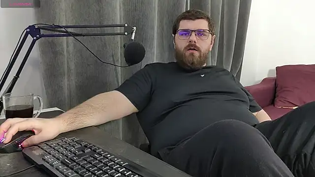 Snapshot of KingMarti chatting on October 5, 6:45 am KingMarti online show from October 5, 6:45 am