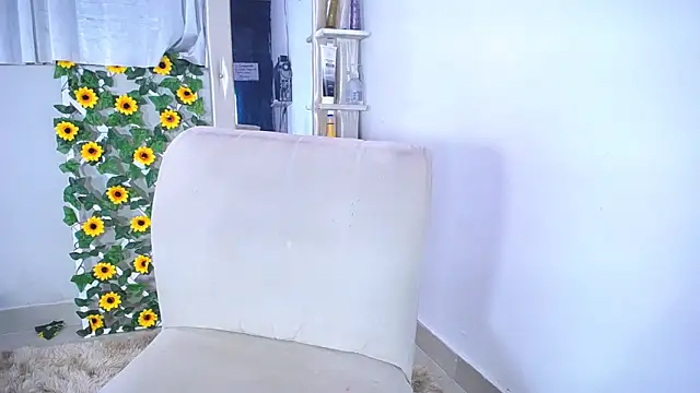 alaia 03 online show from December 20, 3:42 pm