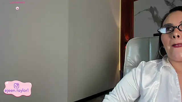 Jeen Taylor online show from October 27, 8:13 pm